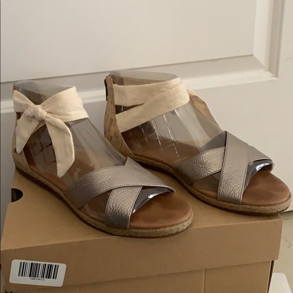 UGG Shoes - UGG Idina Sandals